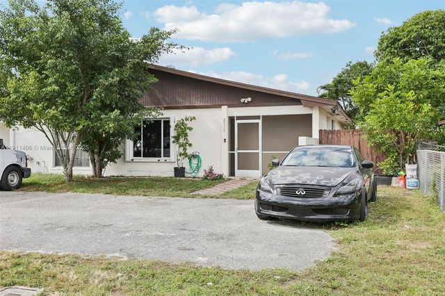 2117 E Bond Dr 1, West Palm Beach, FL 33415