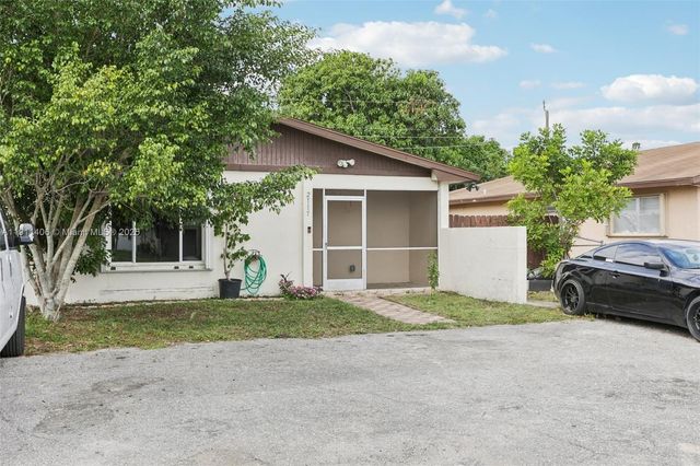 2117 E Bond Dr 1, West Palm Beach, FL 33415