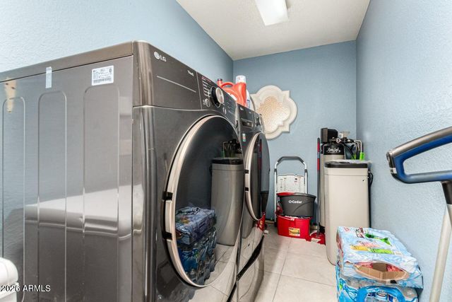 6727 W Kristal Way, Glendale, AZ 85308