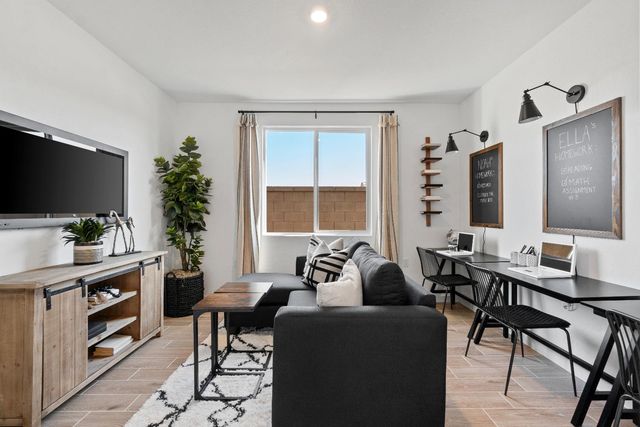 1052 Springtime Avenue, Clovis, CA 93619