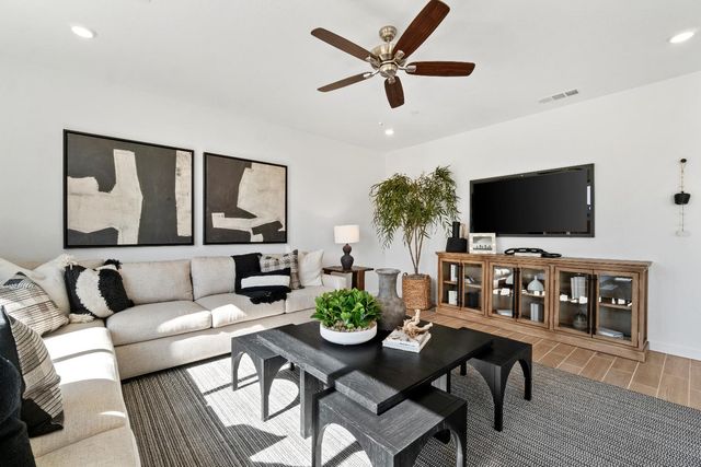 1052 Springtime Avenue, Clovis, CA 93619