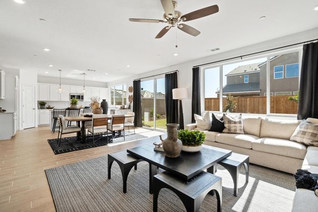 1052 Springtime Avenue, Clovis, CA 93619