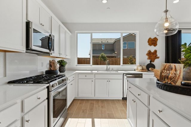 1052 Springtime Avenue, Clovis, CA 93619