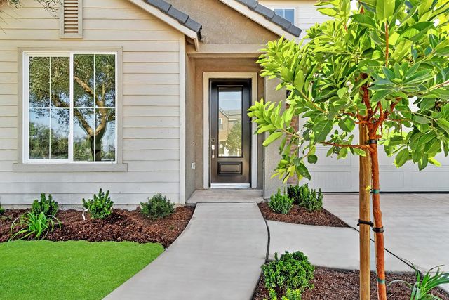 1052 Springtime Avenue, Clovis, CA 93619