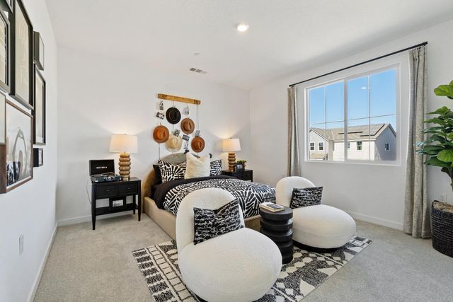 1052 Springtime Avenue, Clovis, CA 93619