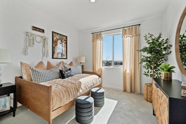 1052 Springtime Avenue, Clovis, CA 93619