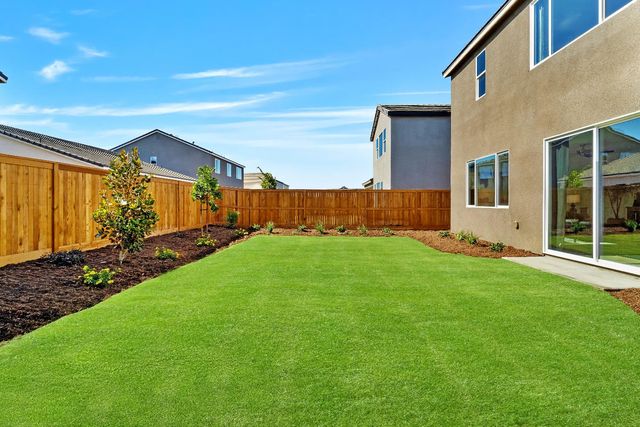 1052 Springtime Avenue, Clovis, CA 93619