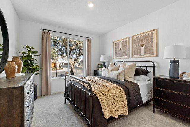 1052 Springtime Avenue, Clovis, CA 93619