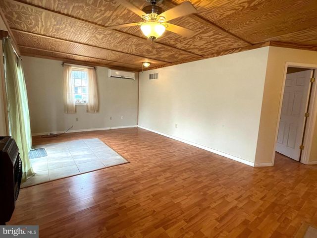 598 WAKEFIELD DR, Colonial Beach, VA 22443