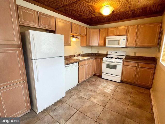 598 WAKEFIELD DR, Colonial Beach, VA 22443