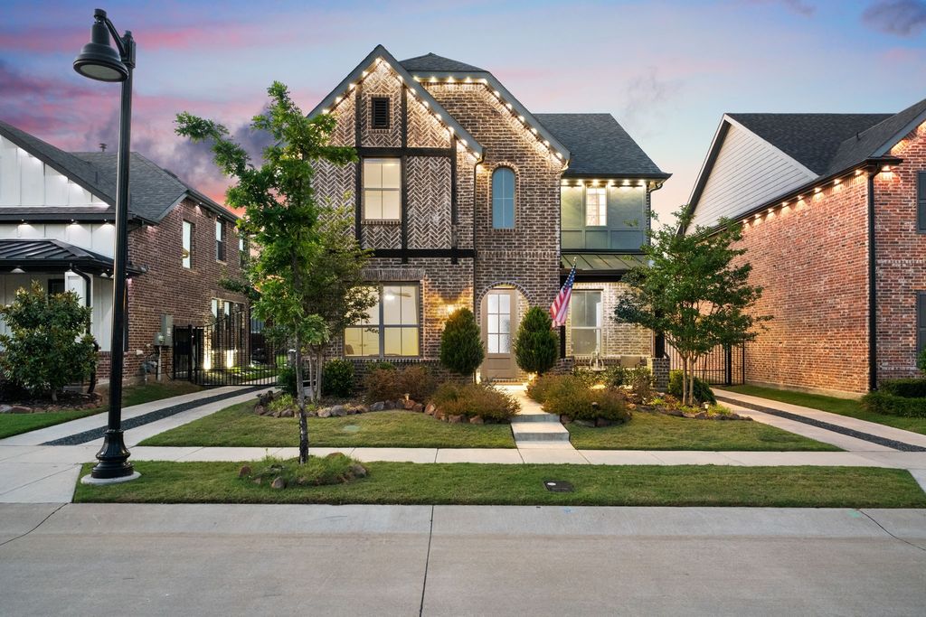 1908 Temple, Van Alstyne, TX 75495
