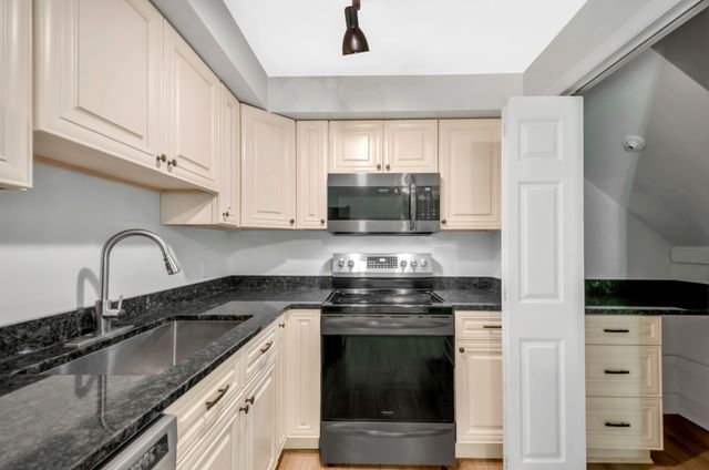 738 McPherson Dr, Nashville, TN 37221