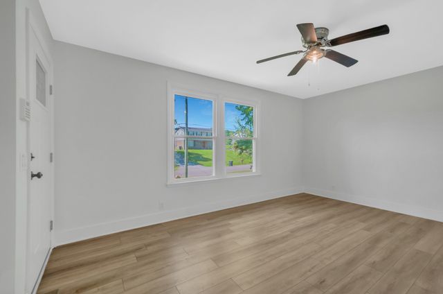 738 McPherson Dr, Nashville, TN 37221