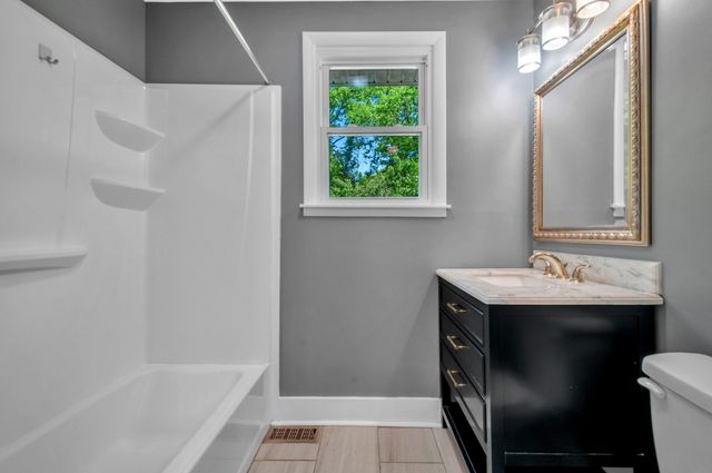 738 McPherson Dr, Nashville, TN 37221