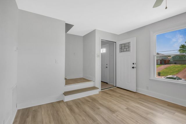 738 McPherson Dr, Nashville, TN 37221