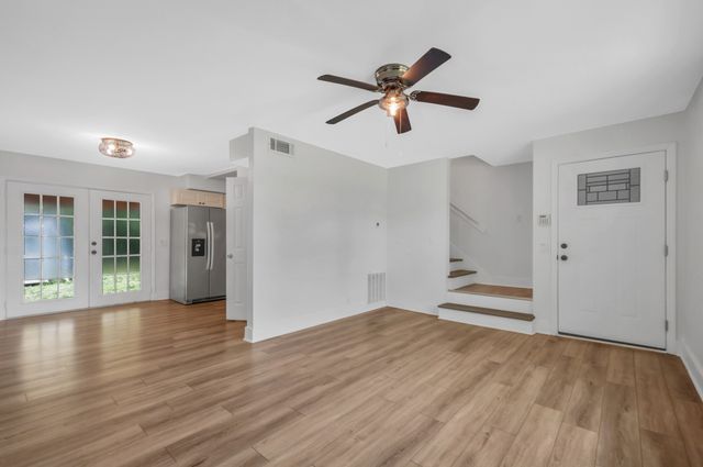 738 McPherson Dr, Nashville, TN 37221