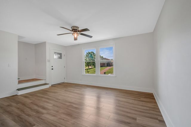 738 McPherson Dr, Nashville, TN 37221