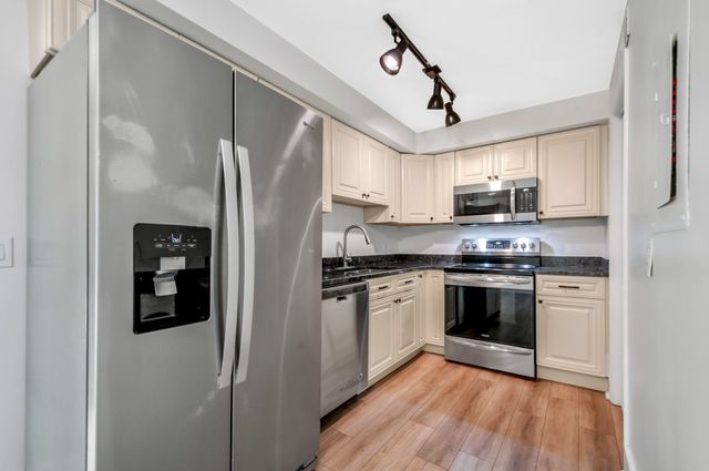 738 McPherson Dr, Nashville, TN 37221