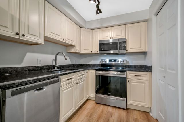 738 McPherson Dr, Nashville, TN 37221