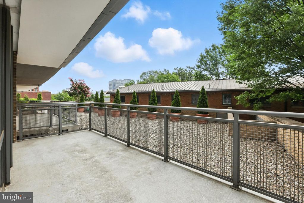 2001 15TH ST N #111, Arlington, VA 22201