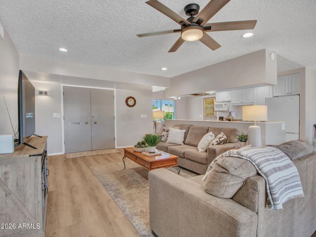 10925 W ROUNDELAY Circle, Sun City, AZ 85351