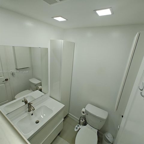 2750 NE 183rd St 301, Aventura, FL 33160