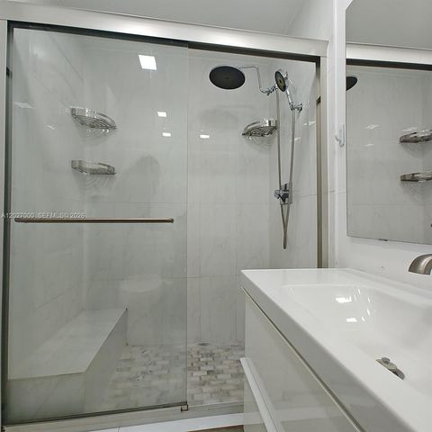 2750 NE 183rd St 301, Aventura, FL 33160