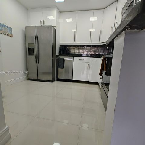 2750 NE 183rd St 301, Aventura, FL 33160