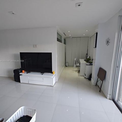 2750 NE 183rd St 301, Aventura, FL 33160