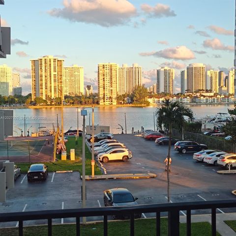 2750 NE 183rd St 301, Aventura, FL 33160