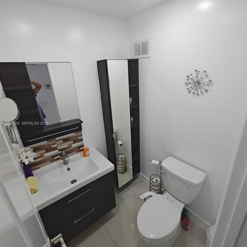 2750 NE 183rd St 301, Aventura, FL 33160
