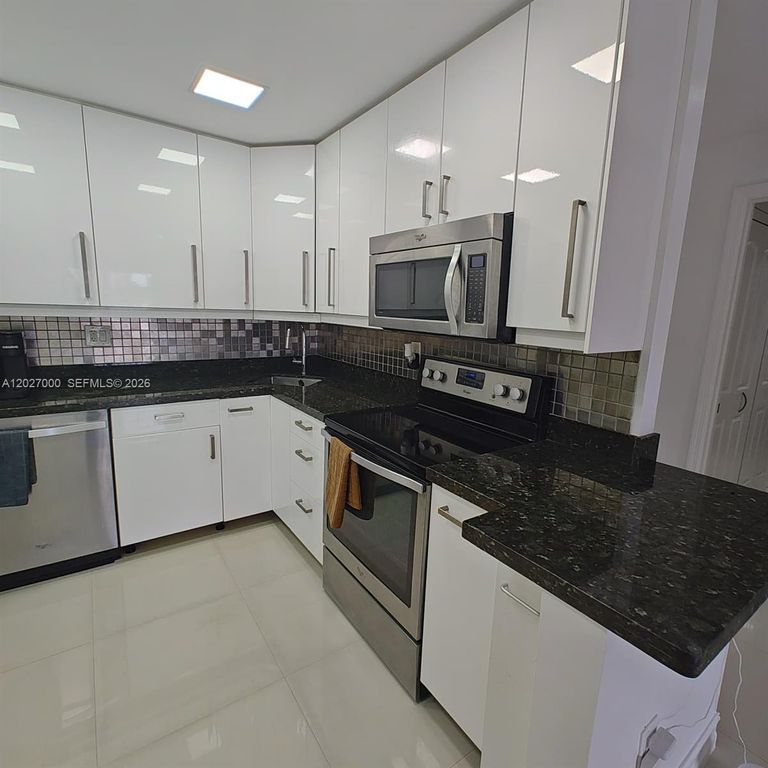 2750 NE 183rd St 301, Aventura, FL 33160