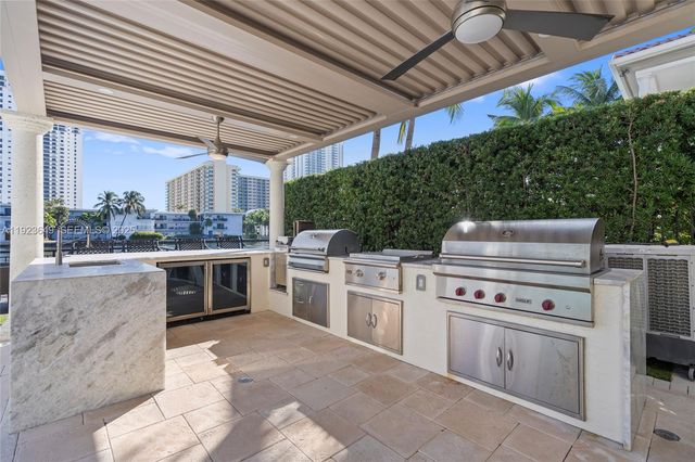 1555 Windjammer Way, Hollywood, FL 33019