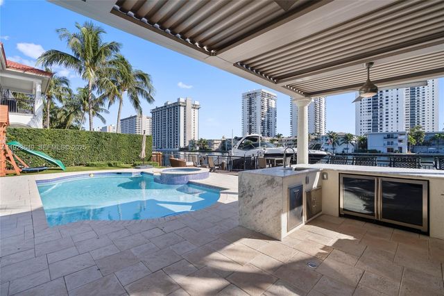 1555 Windjammer Way, Hollywood, FL 33019