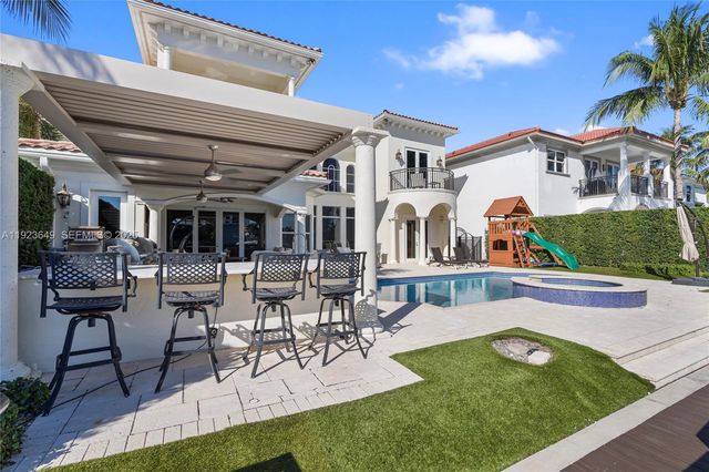 1555 Windjammer Way, Hollywood, FL 33019