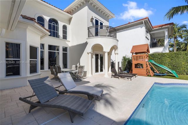 1555 Windjammer Way, Hollywood, FL 33019