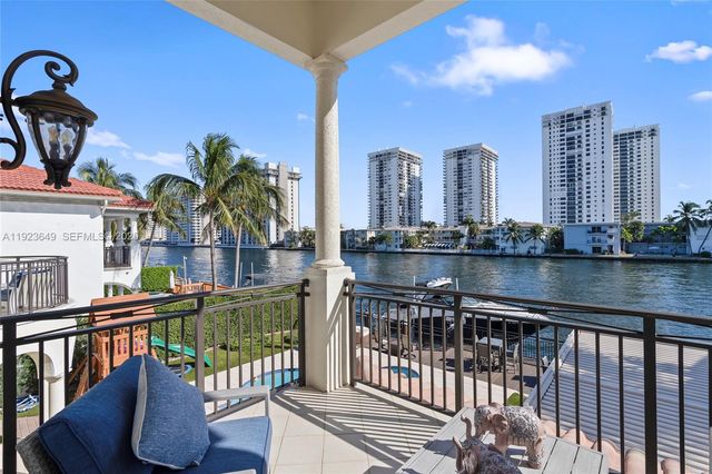 1555 Windjammer Way, Hollywood, FL 33019