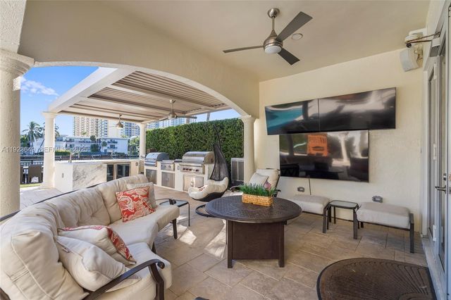 1555 Windjammer Way, Hollywood, FL 33019