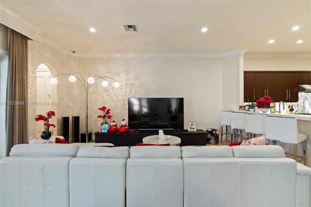 1555 Windjammer Way, Hollywood, FL 33019