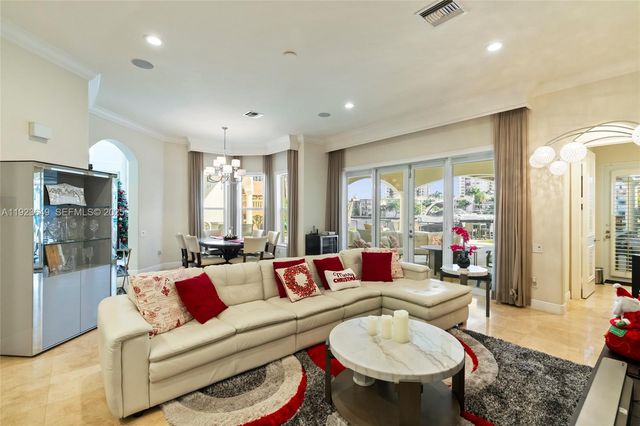 1555 Windjammer Way, Hollywood, FL 33019