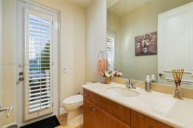 1555 Windjammer Way, Hollywood, FL 33019