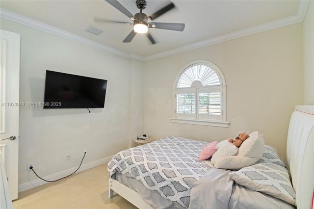 1555 Windjammer Way, Hollywood, FL 33019