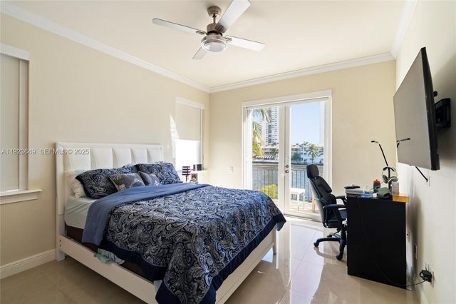 1555 Windjammer Way, Hollywood, FL 33019