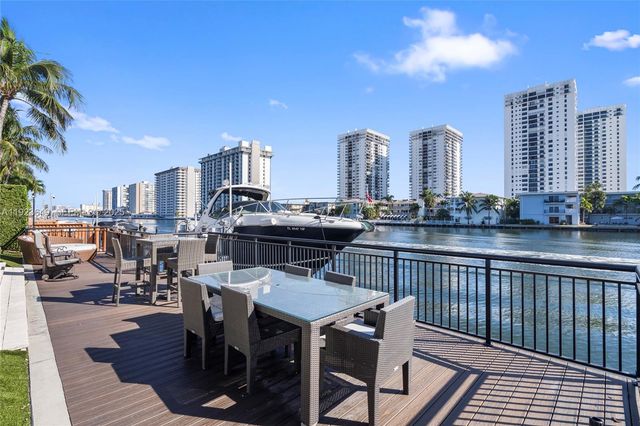 1555 Windjammer Way, Hollywood, FL 33019