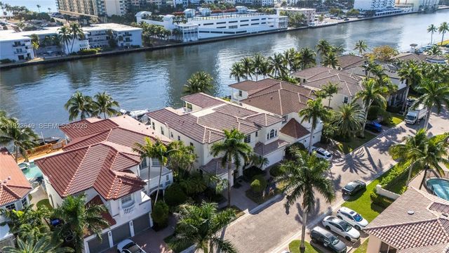 1555 Windjammer Way, Hollywood, FL 33019