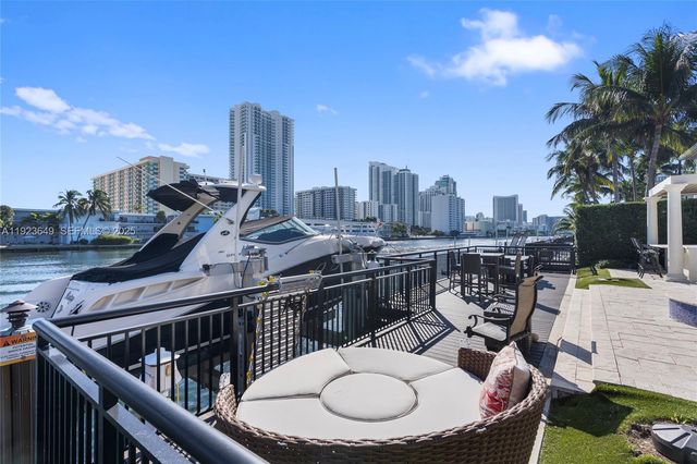 1555 Windjammer Way, Hollywood, FL 33019