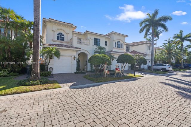 1555 Windjammer Way, Hollywood, FL 33019