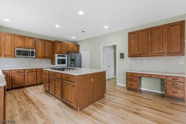 12 Warren Ave, Green Brook Twp., NJ 08812