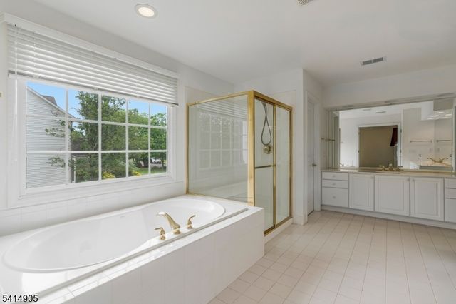12 Warren Ave, Green Brook Twp., NJ 08812