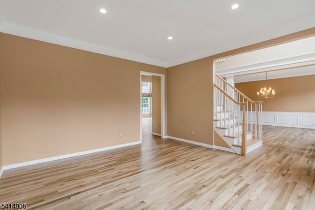 12 Warren Ave, Green Brook Twp., NJ 08812